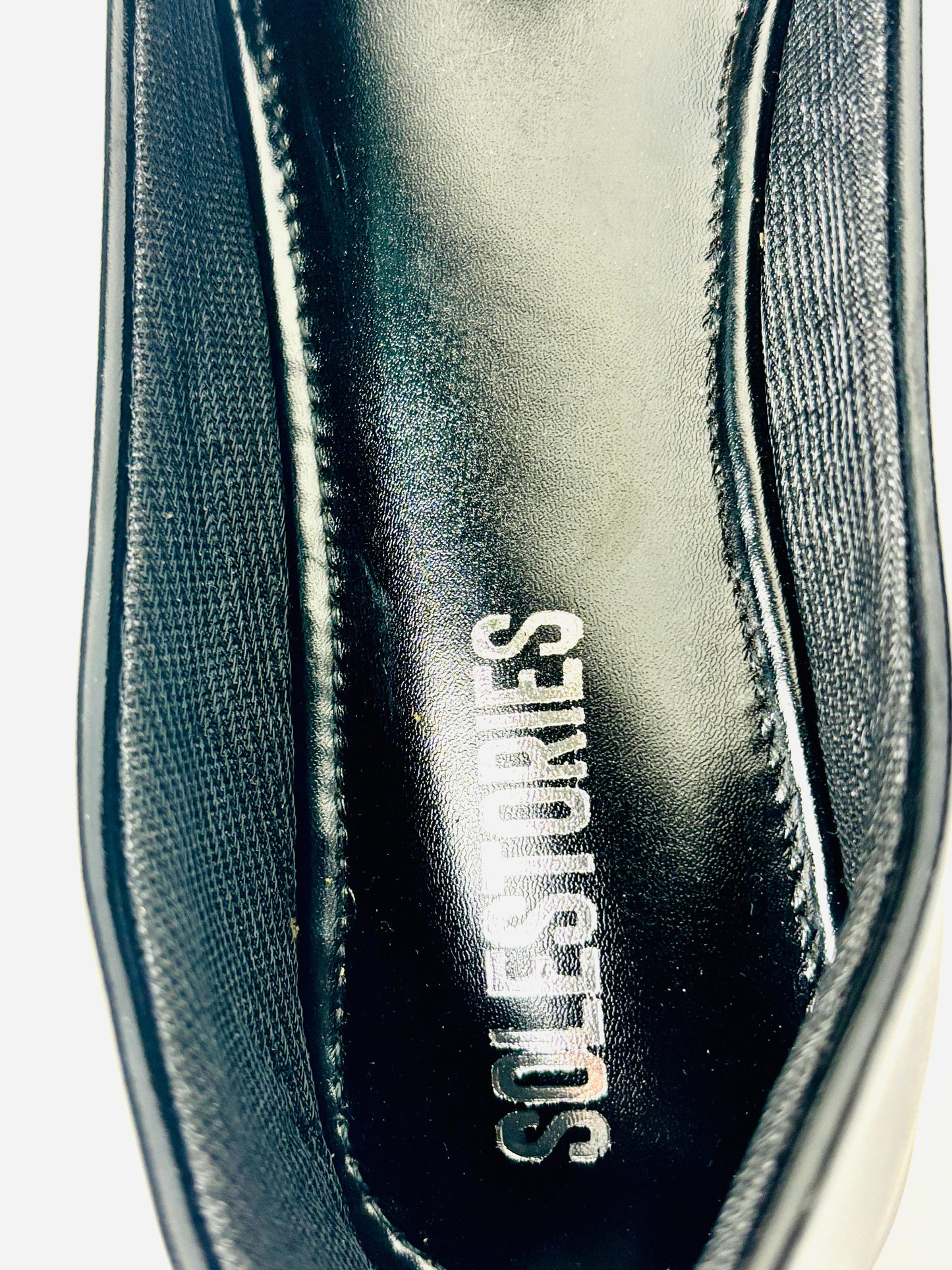 Black Pumps